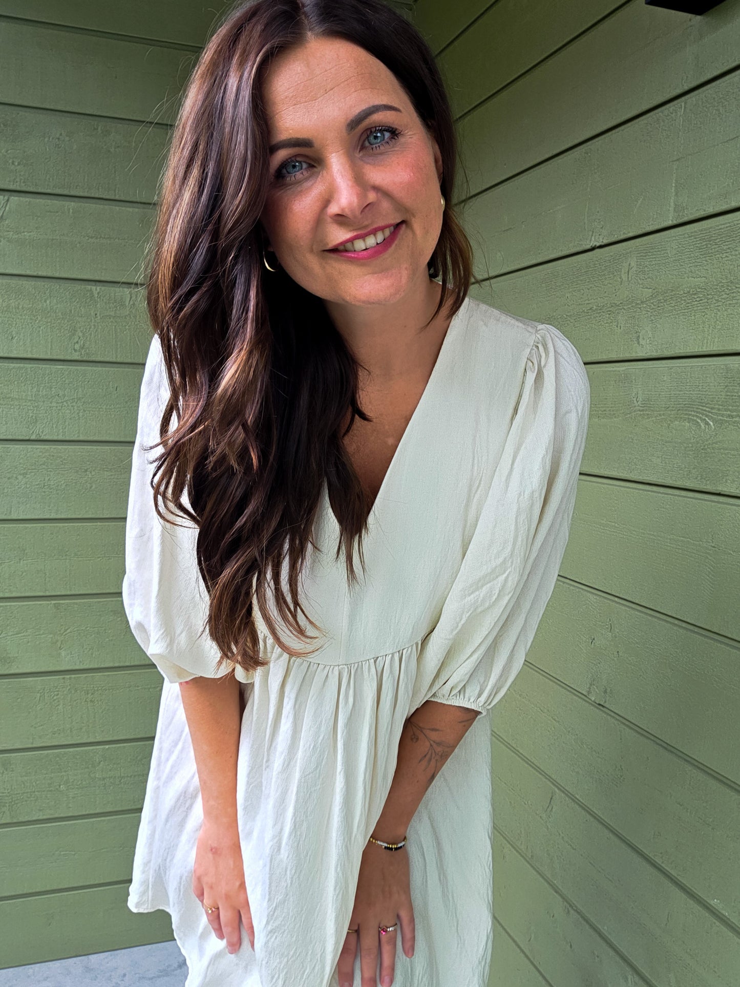 Beige Dress Met Pofmouwen