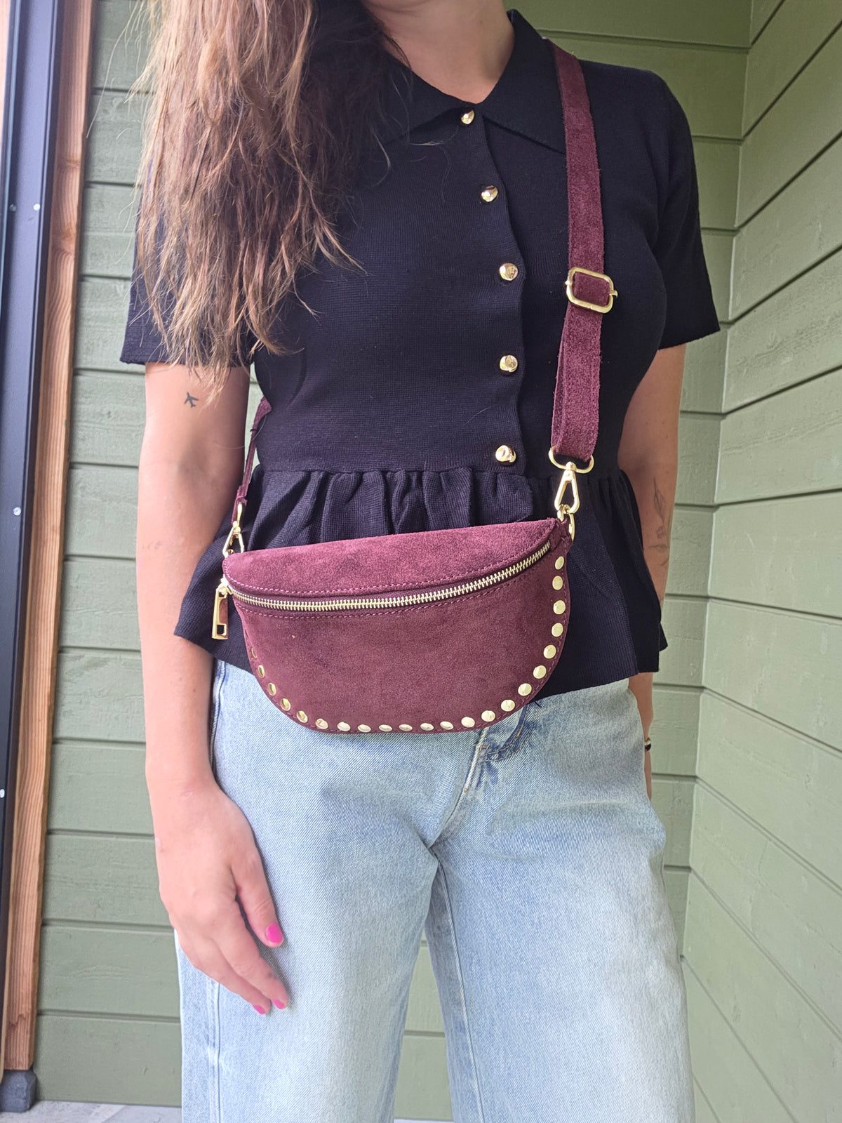 Bordeaux Suède Look Crossbody Tasje met Gouden Studs