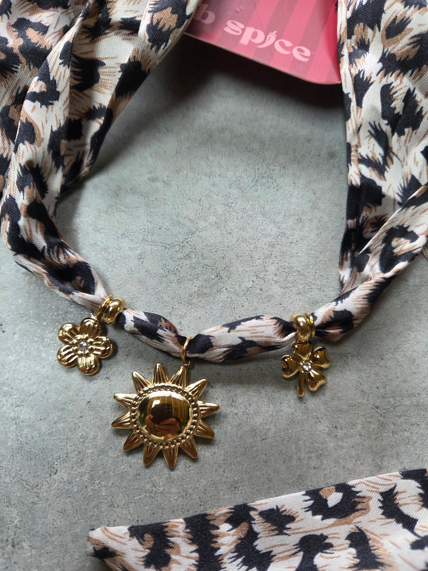 Panterprint Sjaalketting Met Goudkleurige Bedels