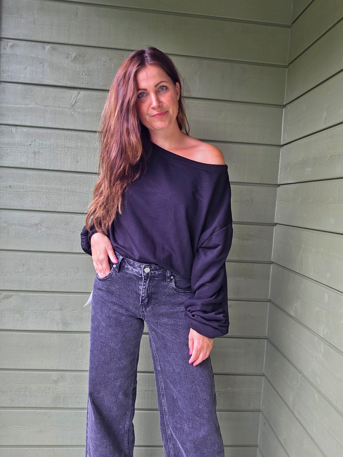 Off-Shoulder Sweather Black