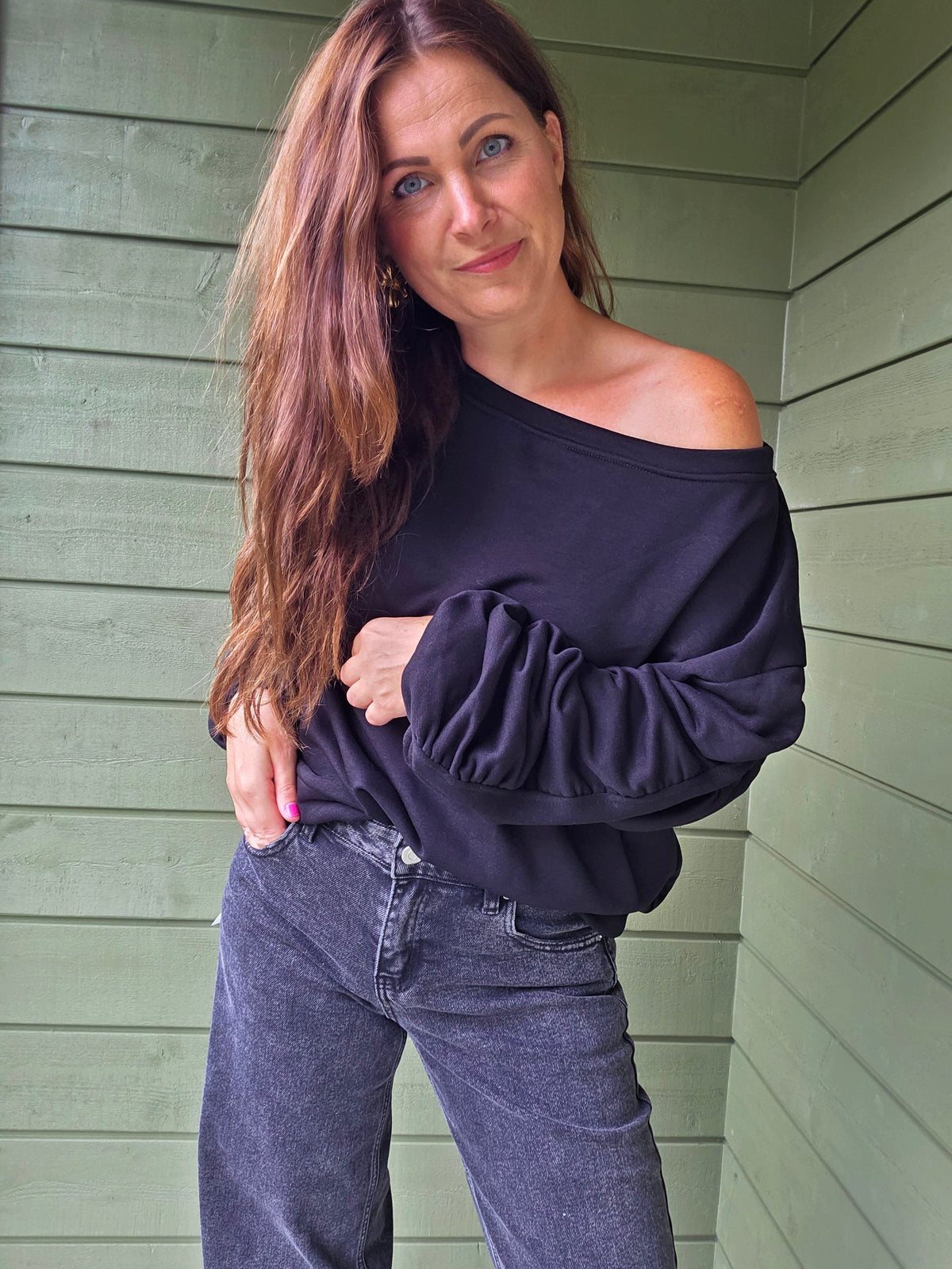 Off-Shoulder Sweather Black