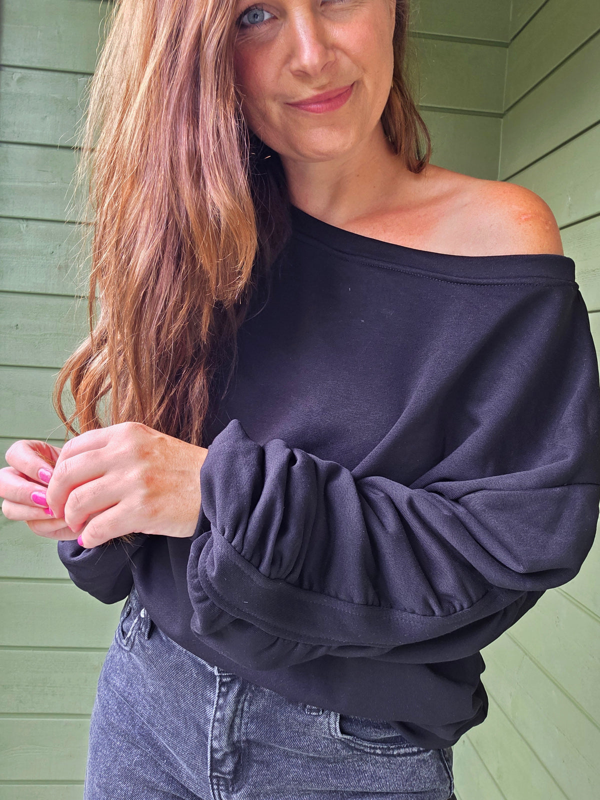 Off-Shoulder Sweather Black